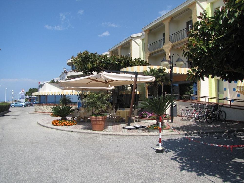 Hotel La Tonnara Amantea Esterno foto