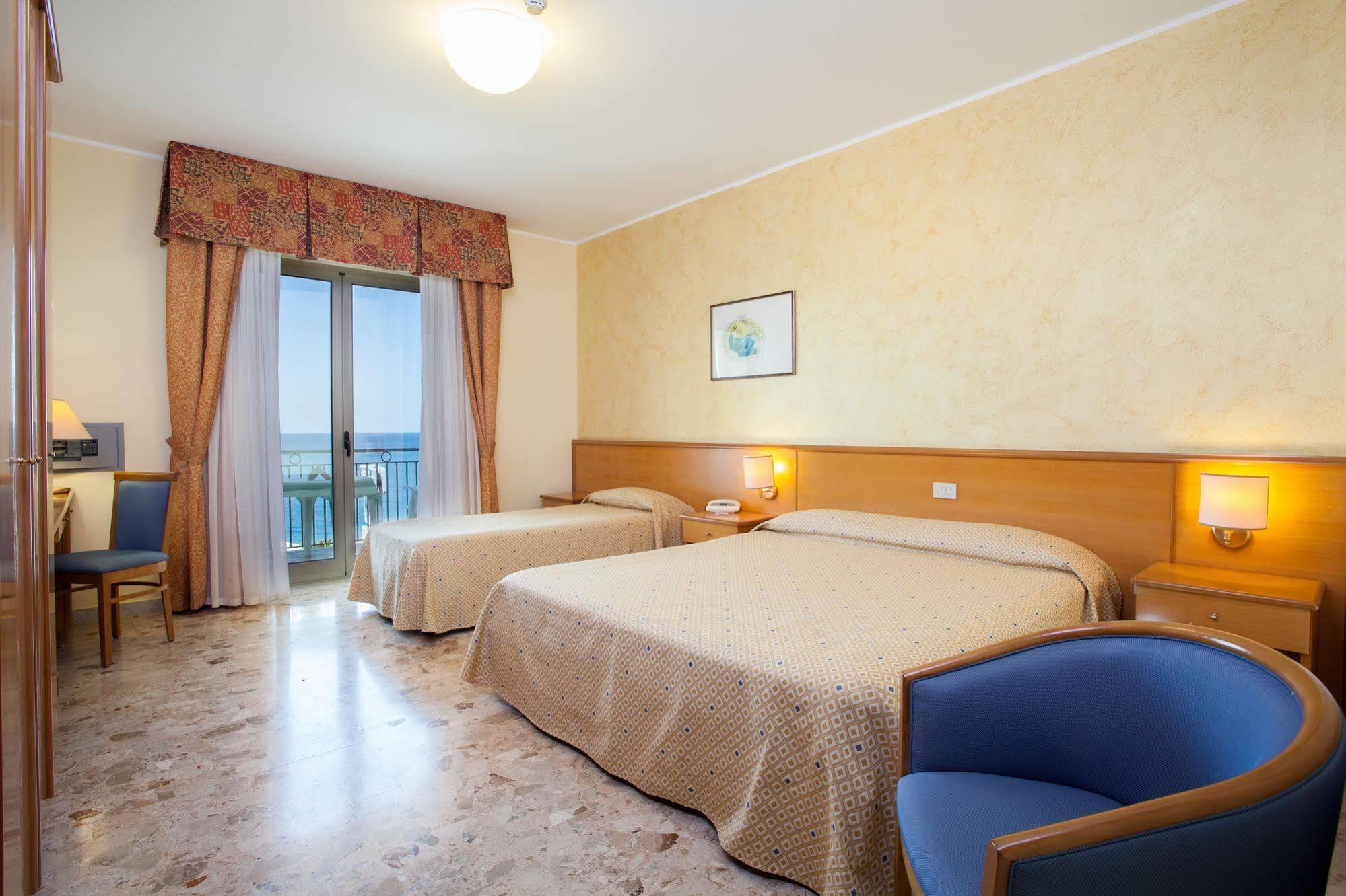 Hotel La Tonnara Amantea Esterno foto